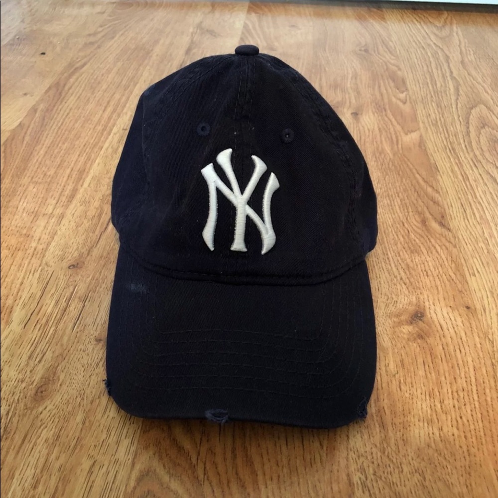 NY Yankees hat